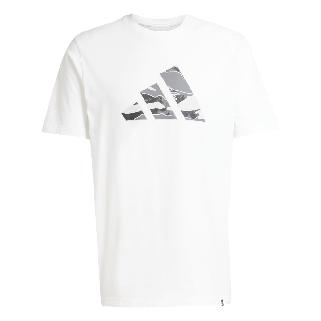 Camiseta masculina Adidas branca com estampa camuflada no logotipo, gola redonda e mangas curtas, vista frontal
